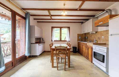 Aillon-le-Jerune Apartment | Apartment 'Le Grizzli' with balcony