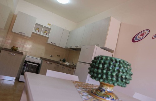 Balestrate Apartment | Apartment 'Le Magnolie 11 - 1° Piano' with Sea View, Wi-Fi and Air Conditioning