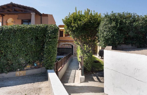 Tanaunella Apartment | Apartment "Le Mille e una Vivian" with Private Garden, Air Conditioning & Wi-Fi