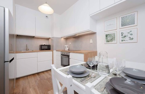 Stare Miasto Apartment | Apartment Legnicka Wroclaw with Parking by Noclegi Renters