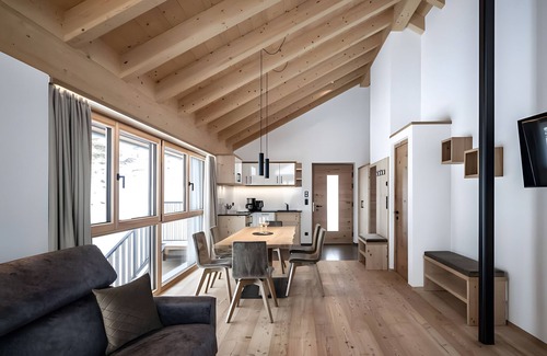 Aldino Apartment | Apartment 'Leitnerhof Coelestis' with Mountain View, Balcony and Wi-Fi