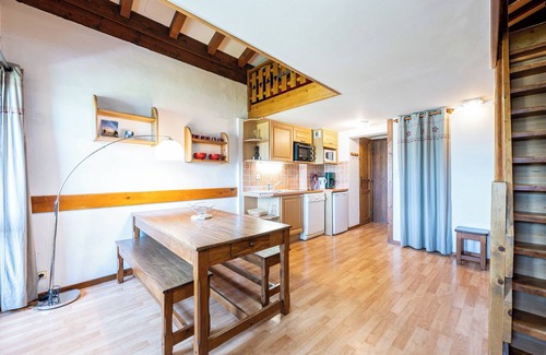 Cohennoz Apartment | Apartment "Les Aravis" with Mountain View, Shared Garden and Wi-Fi