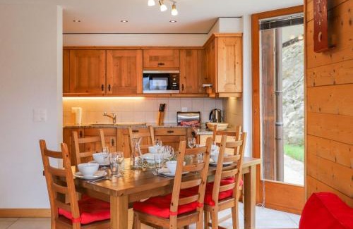 Saint-Pierre-de-Clages Apartment | Apartment Les Cimes Blanches 102 A by Interhome