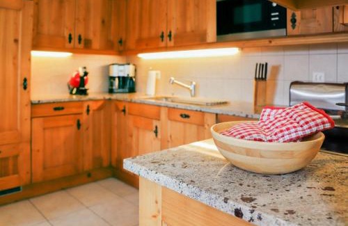 Saint-Pierre-de-Clages Apartment | Apartment Les Cimes Blanches 102 A by Interhome