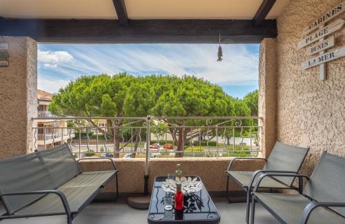 Sanary-sur-Mer Apartment | Apartment Les Faubourgs Saint Michel by Interhome