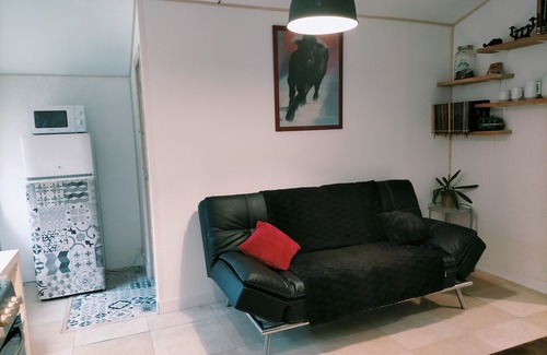 Aire-sur-l'Adour Apartment | Apartment "Les Marcheurs Blancs" with Shared Garden & Wi-Fi