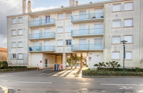 La Bernerie-en-Retz Apartment | Apartment Les Tilleuls-1 by Interhome