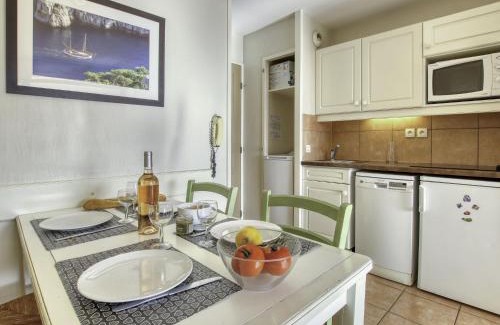 Six-Fours-les-Plages Apartment | Apartment Les Rivages de Coudoulière-14 by Interhome