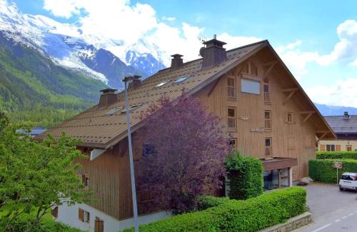 Chamonix City Centre Apartment | Apartment Les Pècles by Interhome