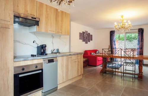 Ginasservis Apartment | Apartment "Les Salons du Bastier 3" with Shared Pool & Wi-Fi
