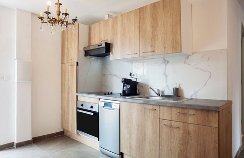 Ginasservis Apartment | Apartment "Les Salons du Bastier 3" with Shared Pool & Wi-Fi