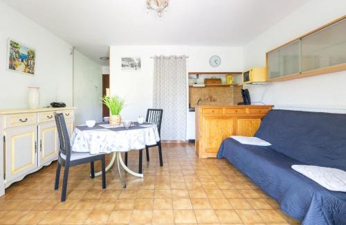 Carqueiranne Apartment | Apartment Les Tulipes by Interhome