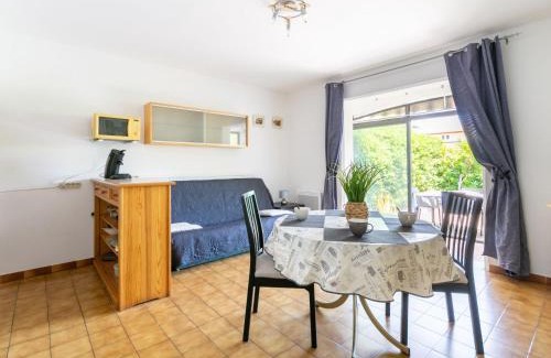 Carqueiranne Apartment | Apartment Les Tulipes by Interhome
