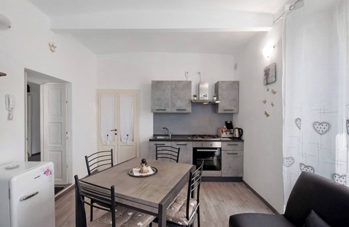 Lezzeno Apartment | Apartment 'Lescen White Residence - Swimming' with Lake View, Shared Pool and Wi-Fi