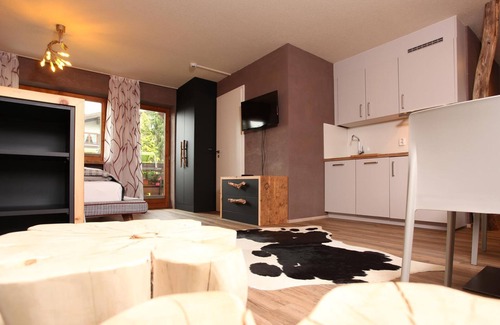 Riezlern Apartment | Apartment / living room / shower, WC, Gipfelstürmer - Landhaus Bromm