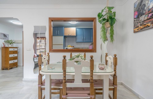 Arroyo de la Miel Apartment | Apartment 'Liya's Home' with Balcony, Wi-Fi and Air Conditioning