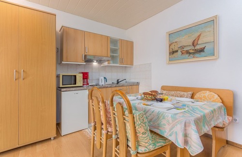 Mali Maj Apartment | Apartment Ljiljana I with Terrace in Porec