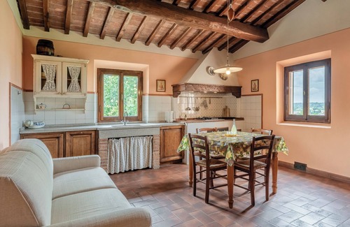 Fucecchio Apartment | Apartment 'Lo Stornello' with Shared Pool, Wi-Fi and Air Conditioning