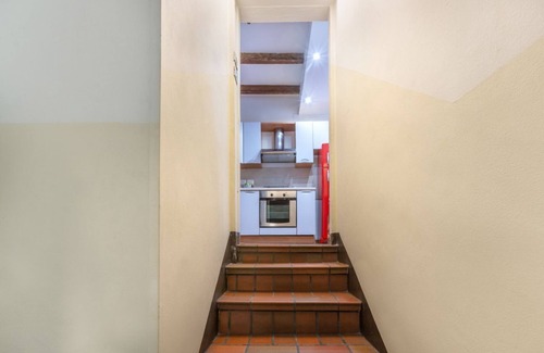 Historic Center Apartment | Apartment located on the second floor of a typical Bolognese building, without lift.In 30 square meters of space it is suitable for 2 guests, with a kitchen, double bedroom and a comfortable closet.In a strategic position, in a few minutes on foot you ca