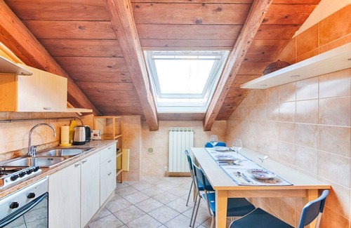 Barriera Vecchia-San Giacomo Apartment | Apartment located on the fifth floor of a building with a lift (there are 10 internal steps at the entrance to the apartment).In 45 sqm it comfortably accommodates 3 people, with a bedroom with two single beds and a sofa bed.Convenientlyt location and eq