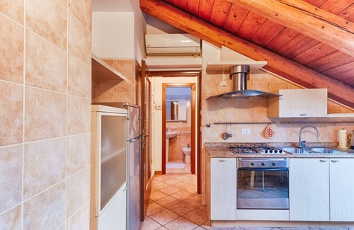 Barriera Vecchia-San Giacomo Apartment | Apartment located on the fifth floor of a building with a lift (there are 10 internal steps at the entrance to the apartment).In 45 sqm it comfortably accommodates 3 people, with a bedroom with two single beds and a sofa bed.Convenientlyt location and eq