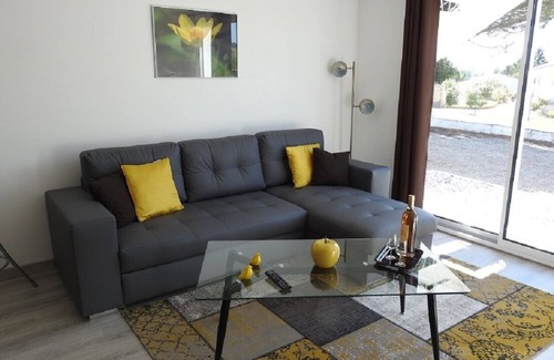Jonzac Apartment | Apartment located on the 1st floor of a small residence with four