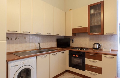 San Lorenzo Apartment | Apartment located on the second floor, of six in total, of a building with a lift (NOT suitable for disabled people).In 50 m2 of space it accommodates two people.In the San Lorenzo area, the apartment is located about 15 minutes walk from Termini Station