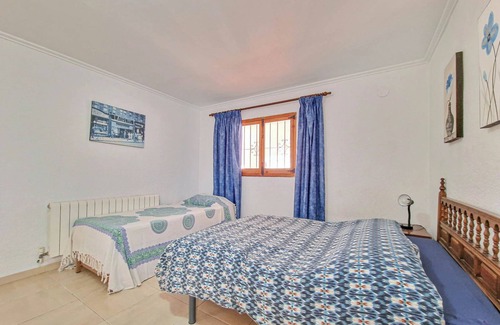 Arnella Apartment | Apartment 'Los Sueños' with Shared Pool, Private Terrace and Wi-Fi