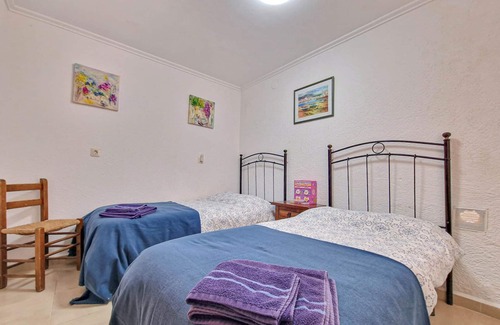 Arnella Apartment | Apartment 'Los Sueños' with Shared Pool, Private Terrace and Wi-Fi