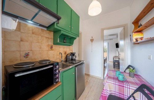 Almiros Beach Apartment | Apartment 'Lotus 1' with Sea View, Wi-Fi and Air Conditioning