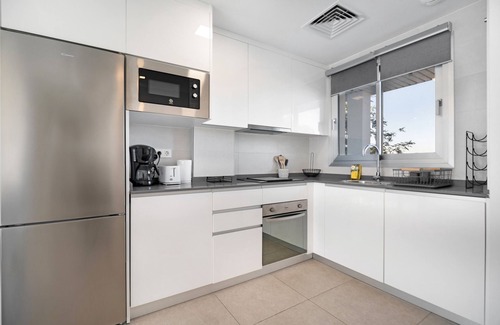 Rota Apartment | Apartment 'Luar Free Parking By Staycare' with Private Pool, Wi-Fi and Air Conditioning