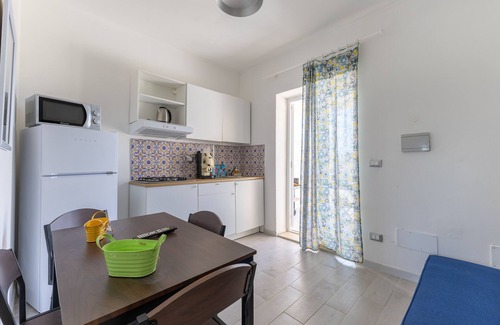 Granelli Apartment | Apartment "Luna Rossa" with Private Terrace & Wi-Fi