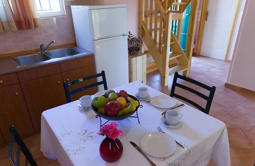 Paralio Astros Apartment | Apartment 'Maisonette with Private Patio 1' with Mountain View, Wi-Fi and Air Conditioning