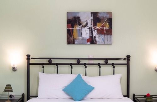 Kavallos Apartment | Apartment 'Maistros' with Shared Pool, Wi-Fi and Air Conditioning