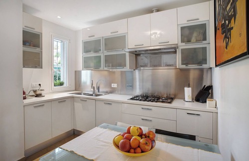 Sanremo Apartment | Apartment 'Mamariviera Home Holidays Sanremo' with Sea View, Wi-Fi and Air Conditioning