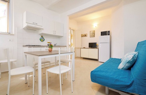 Piombino Apartment | Apartment "Mare Etrusco 8" with Shared Garden & Wi-Fi