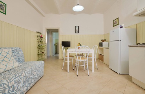 Piombino Apartment | Apartment "Mare Etrusco 4" with Shared Garden & Wi-Fi