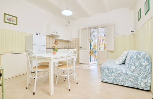 Piombino Apartment | Apartment "Mare Etrusco 4" with Shared Garden & Wi-Fi