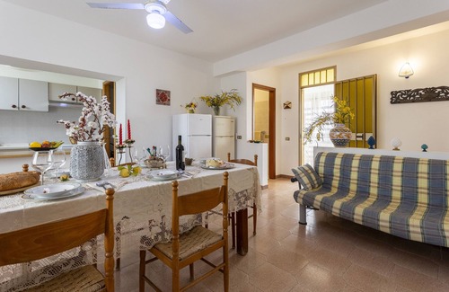 Contrada Fiori Sud Apartment | Apartment 'Mare & Relax' close to the Sea with Terrace & Wi-Fi