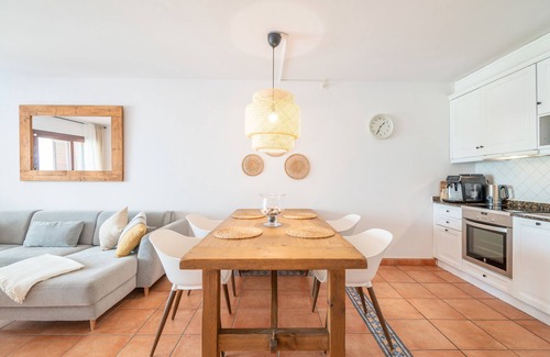 Cala d'Or Apartment | Apartment 'Marena' with Shared Pool, Wi-Fi and Air Conditioning