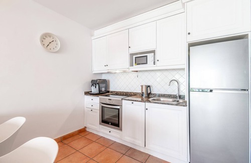 Cala d'Or Apartment | Apartment 'Marena' with Shared Pool, Wi-Fi and Air Conditioning