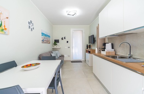 Portopalo di Capo Passero Apartment | Apartment 'Marinella' with Balcony, Wi-Fi and Air Conditioning