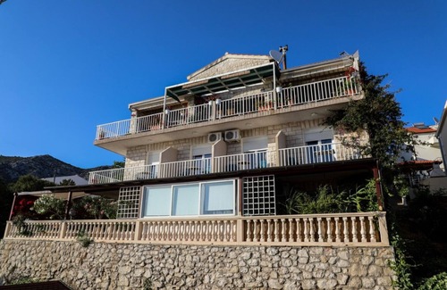 Milna Apartment | Apartment Marlene - 50 m from sea: R5(2) - Milna (Hvar), Island Hvar, Croatia