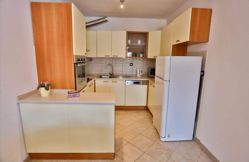 Sutivan Apartment | Apartment Mato - with parking : A5(4+1) - Sutivan, Island Brac, Croatia