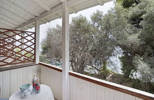 Perigiali Apartment | Apartment 'Mezoneta 3' with Sea View and Air Conditioning