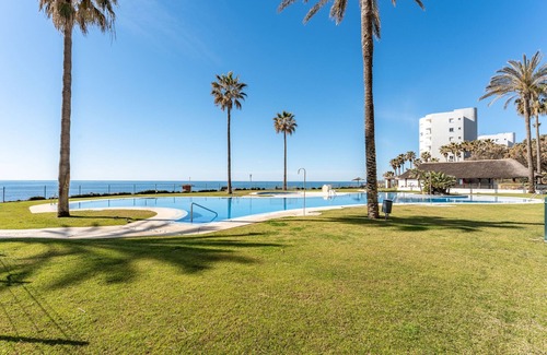 Sitio de Calahonda Apartment | Apartment "Mi Capricho Beachfront Apt" with Wi-Fi & Shared Pool