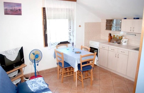 Prvic Luka Apartment | Apartment Mirni - 5 m from sea: - Luka (Island Prvic), Riviera Sibenik, Croatia