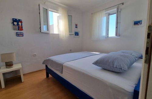 Rogac Apartment | Apartment Mlad - with pool: A4(2+1) - Rogac, Island Solta, Croatia