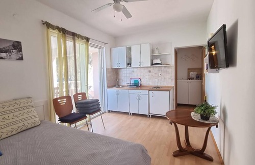Rogac Apartment | Apartment Mlad - with pool: A2(2+1) - Rogac, Island Solta, Croatia