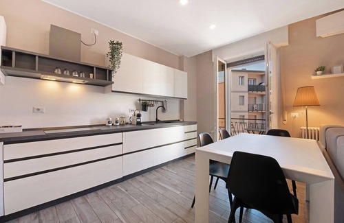 Como Apartment | Apartment 'Modern Flat - Como Centro' with Private Terrace, Wi-Fi and Air Conditioning